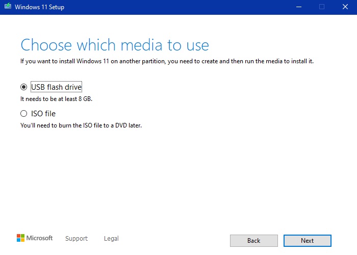 Choosing the media to use in Windows 11 Setup process.